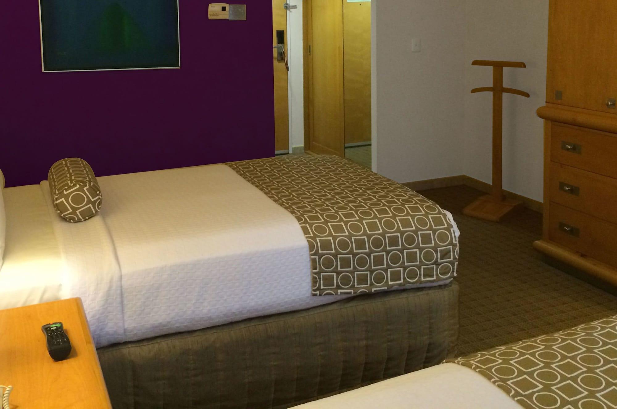 Gamma By Fiesta Americ Xalapa Nubara Exterior photo A room at the Hilton Garden Inn in San Francisco