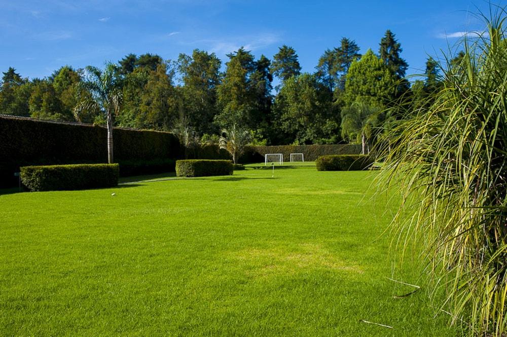 Gamma By Fiesta Americ Xalapa Nubara Exterior photo The football pitch at the school